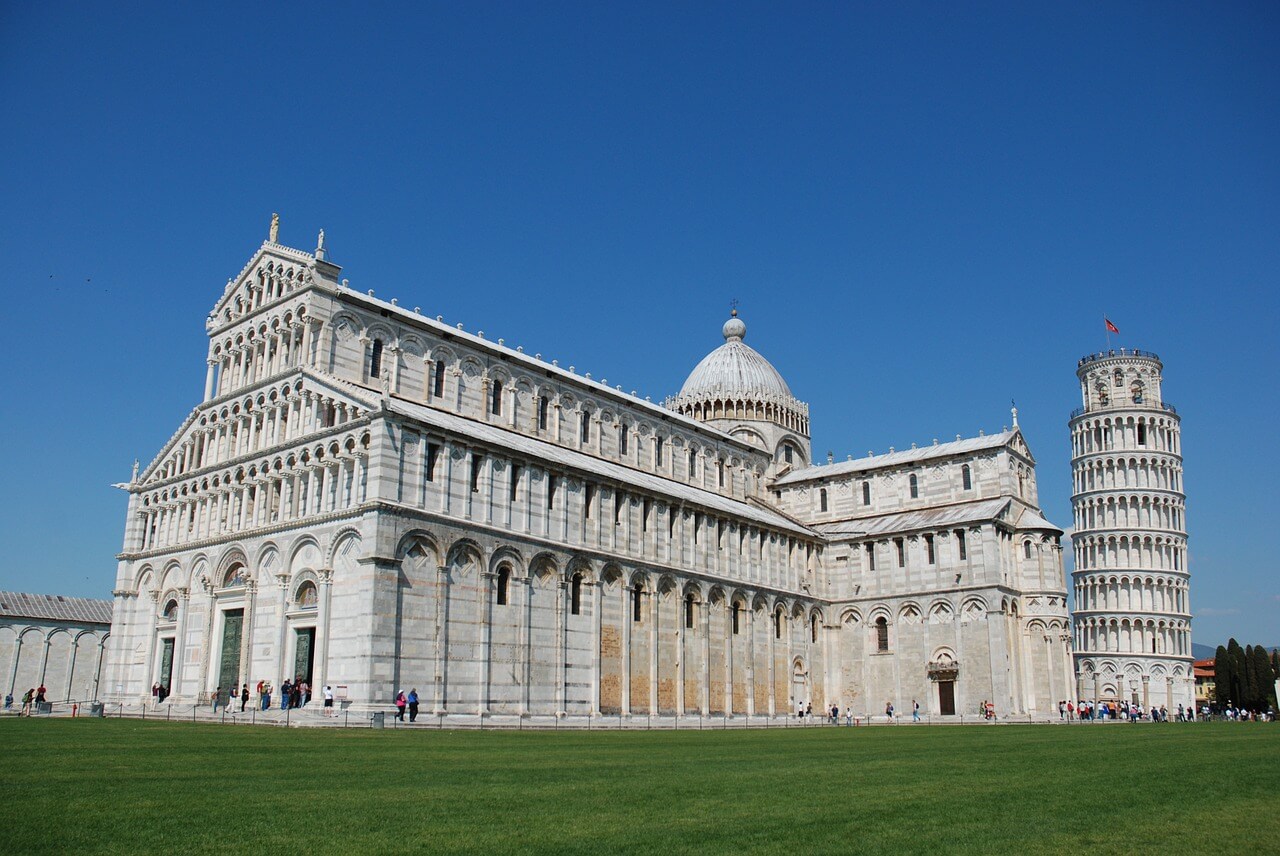 Piazza Del Marcoli with the leaning tower of pisa