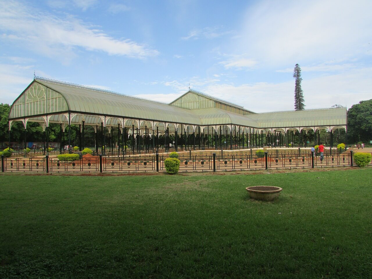 glass house 370487 1280