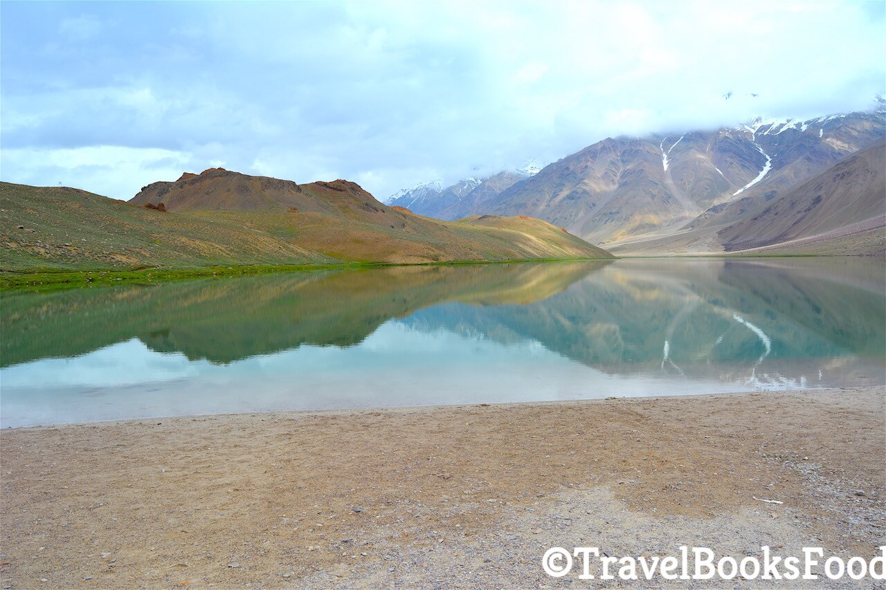 A beautiful blue-green lake surrounded by mountains
