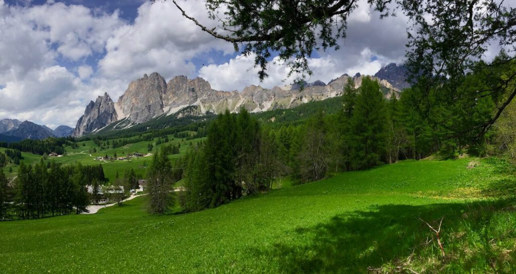 Picture of a mountain range surrounded by lots of greenery