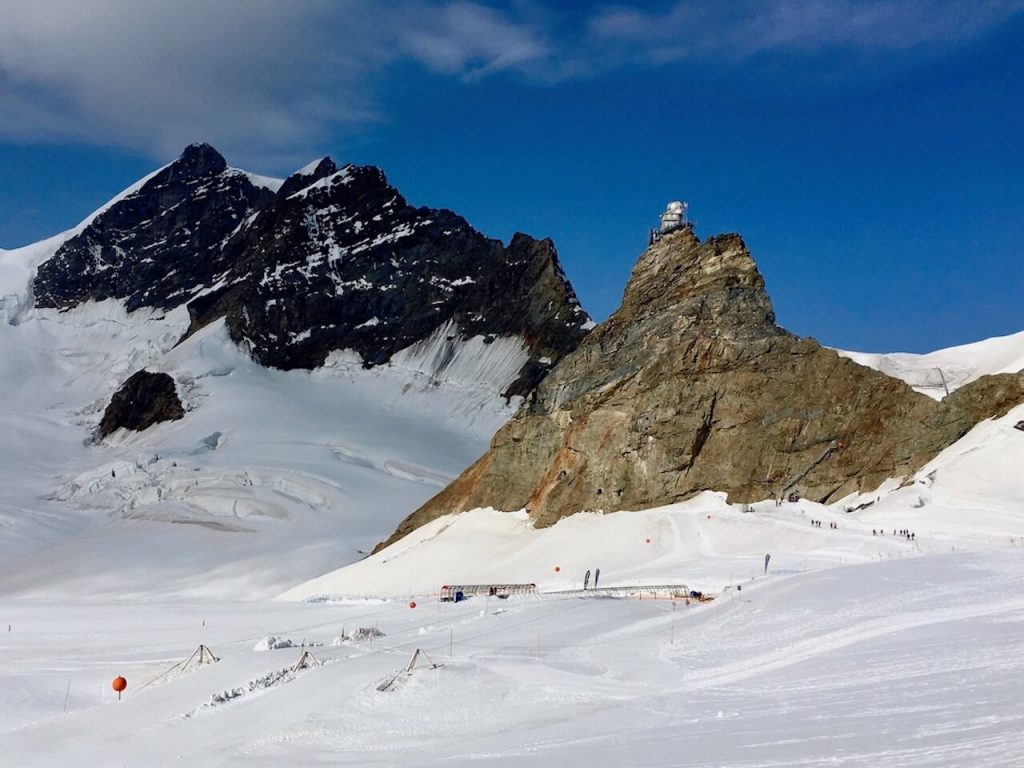 A snow covered mountain with lots of snow
