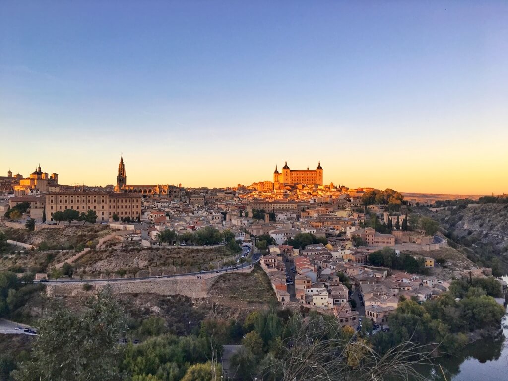 A photo of Toledo city taken from a viewpoint up in the hills