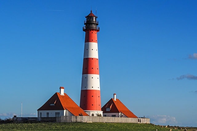 lighthouse 1392124 640