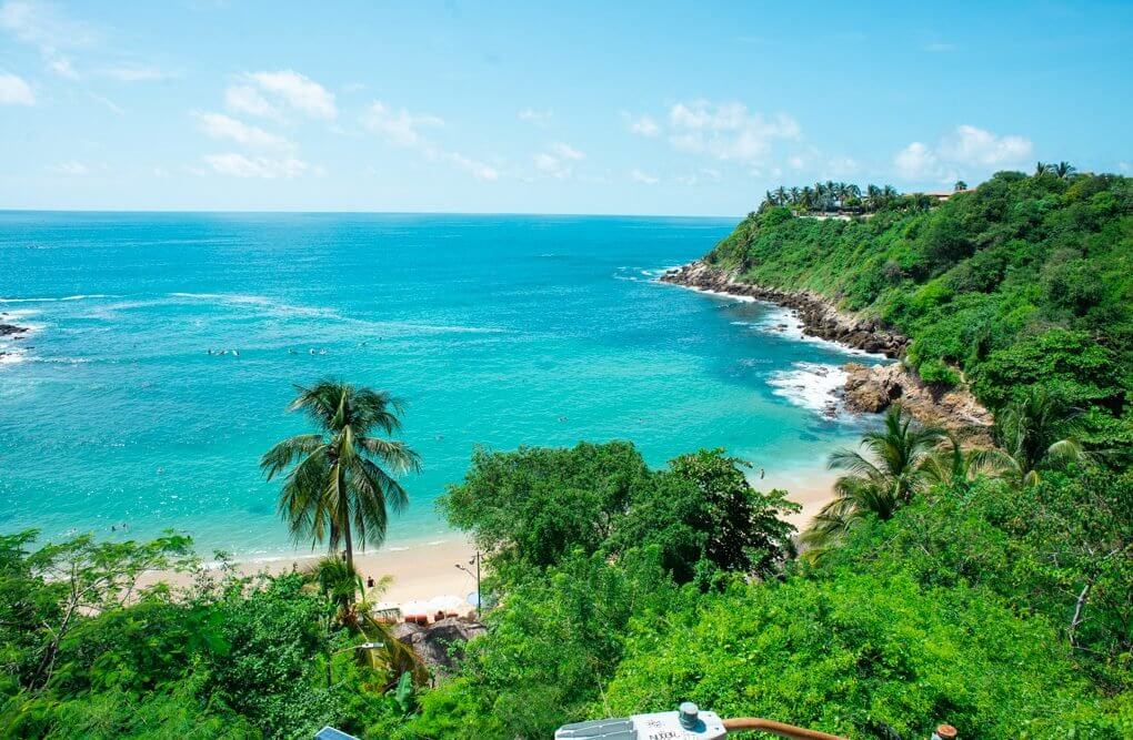 View of the turquoise ocean from a view point